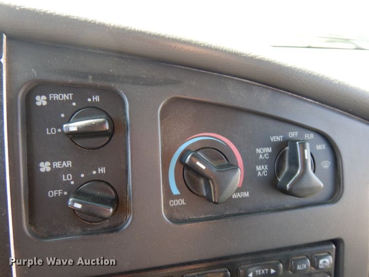 image for item FR9130 2007 Ford Econoline E450  shuttle bus