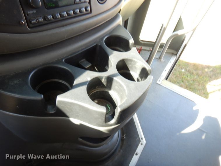 image for item FR9130 2007 Ford Econoline E450  shuttle bus