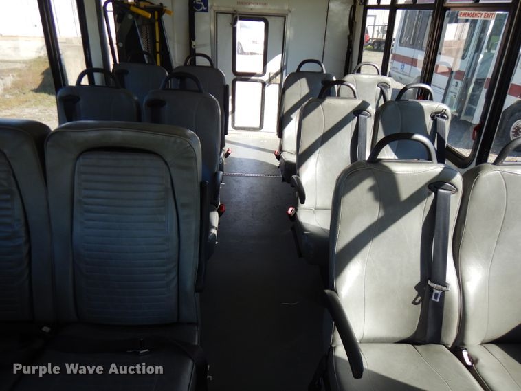 image for item FR9130 2007 Ford Econoline E450  shuttle bus