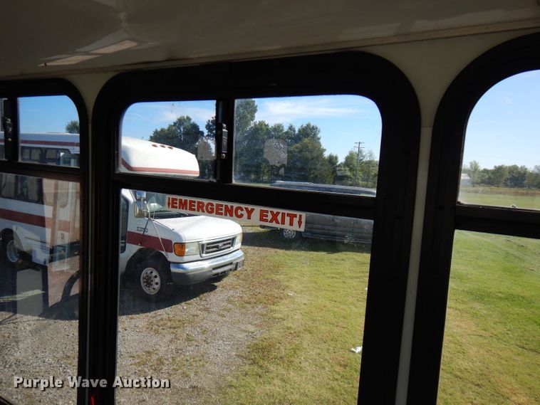 image for item FR9130 2007 Ford Econoline E450  shuttle bus