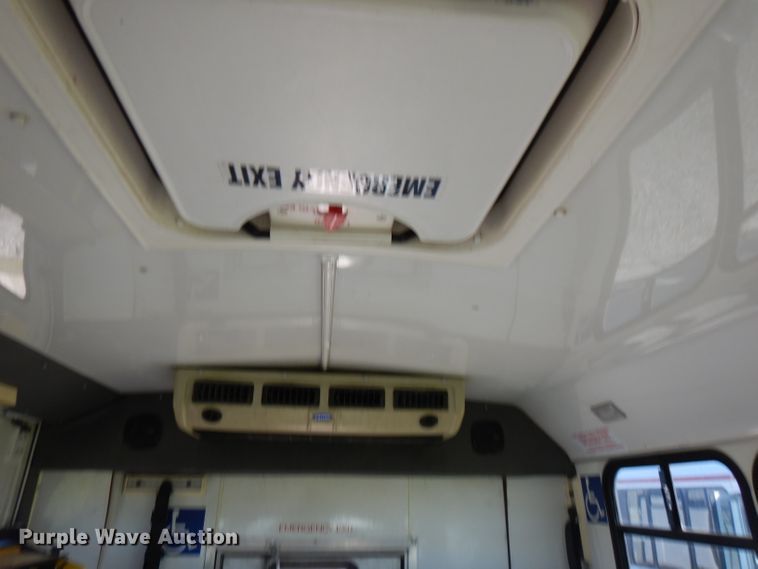 image for item FR9130 2007 Ford Econoline E450  shuttle bus