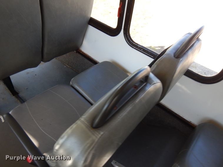 image for item FR9130 2007 Ford Econoline E450  shuttle bus