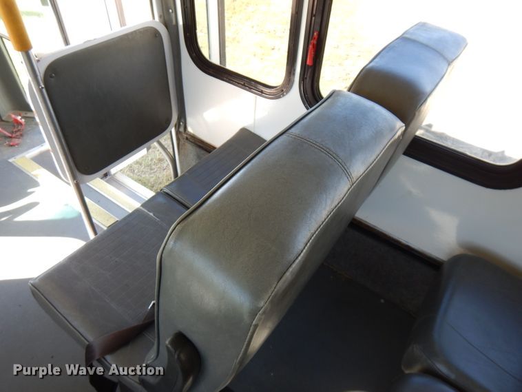 image for item FR9130 2007 Ford Econoline E450  shuttle bus