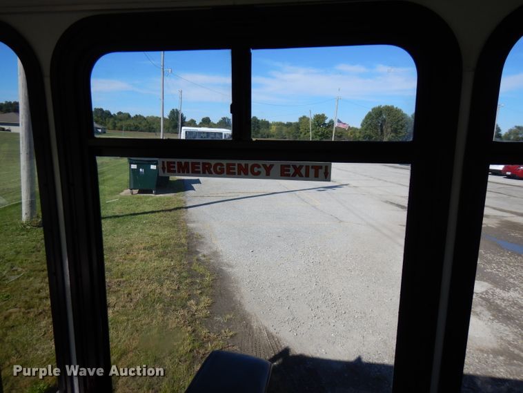 image for item FR9130 2007 Ford Econoline E450  shuttle bus