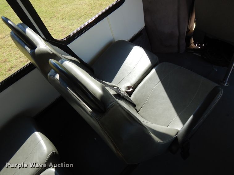 image for item FR9130 2007 Ford Econoline E450  shuttle bus