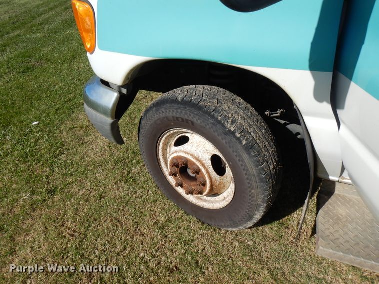 image for item FR9130 2007 Ford Econoline E450  shuttle bus