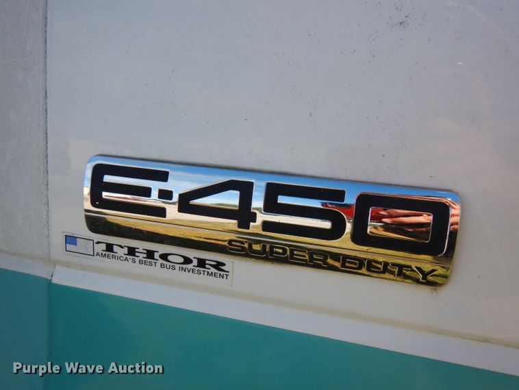 image for item FR9130 2007 Ford Econoline E450  shuttle bus