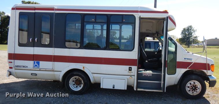 image for item FR9131 2006 Ford E350   shuttle bus