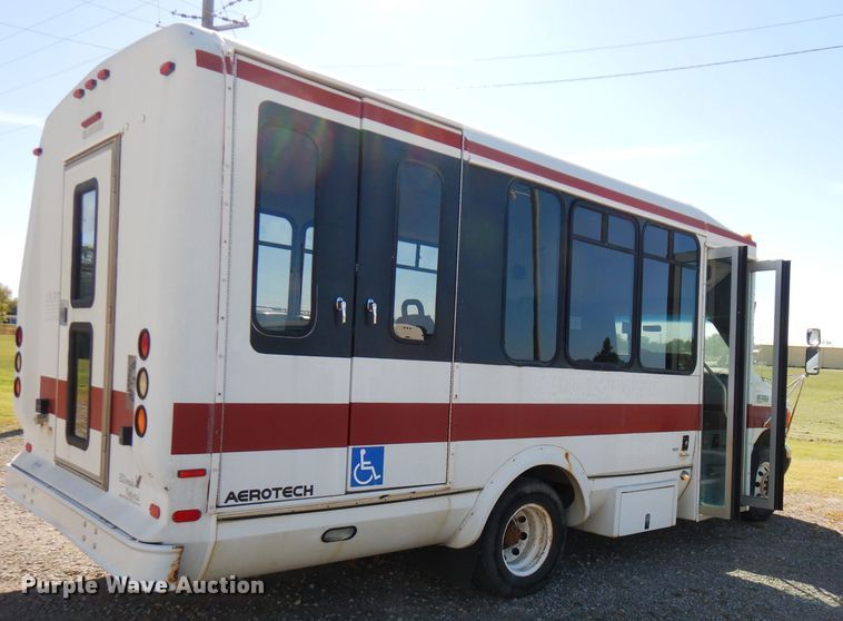 image for item FR9131 2006 Ford E350   shuttle bus