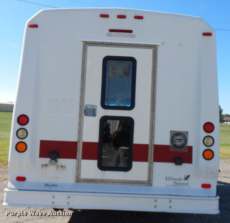 image for item FR9131 2006 Ford E350   shuttle bus