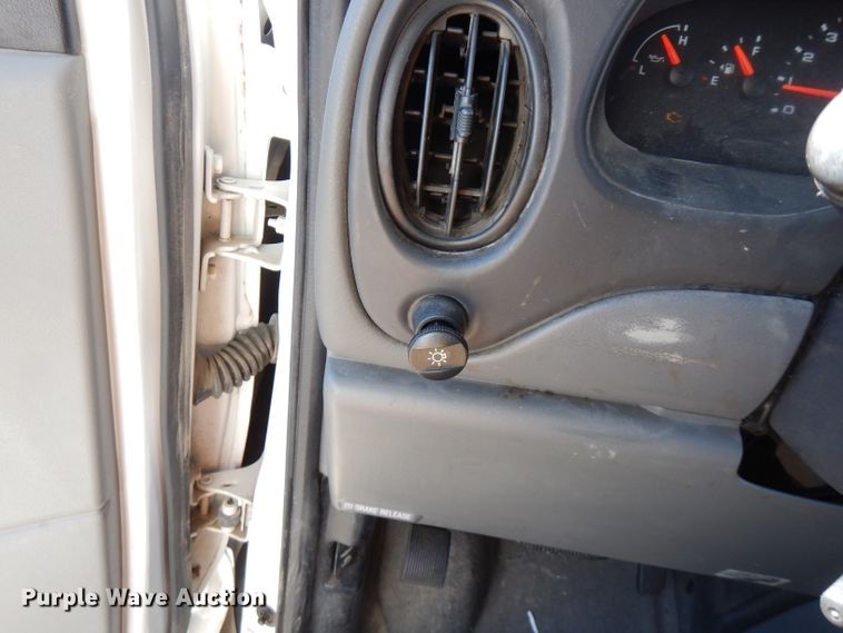 image for item FR9131 2006 Ford E350   shuttle bus