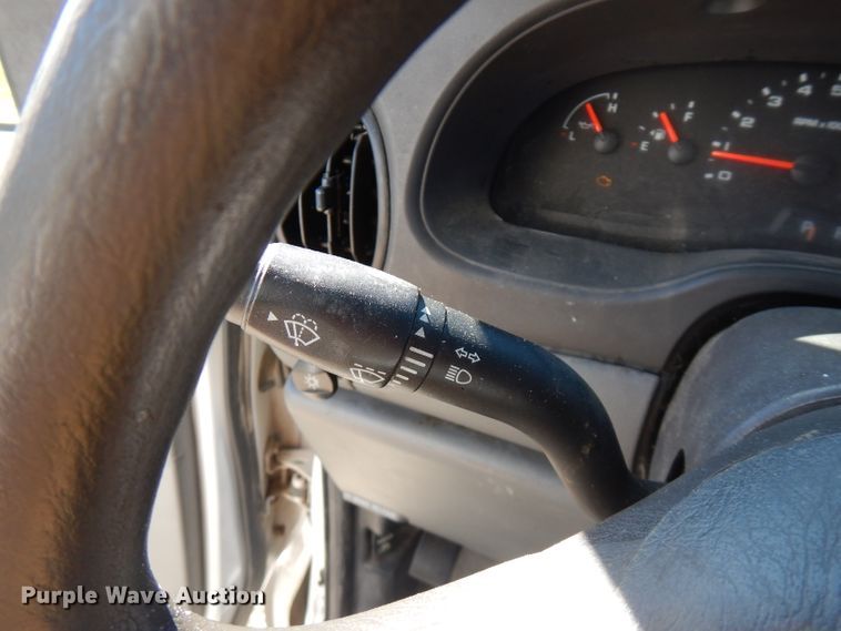 image for item FR9131 2006 Ford E350   shuttle bus