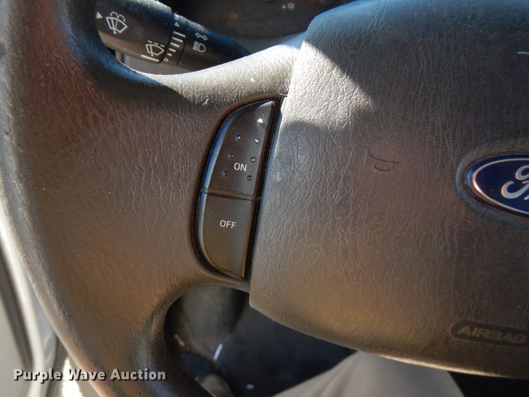 image for item FR9131 2006 Ford E350   shuttle bus