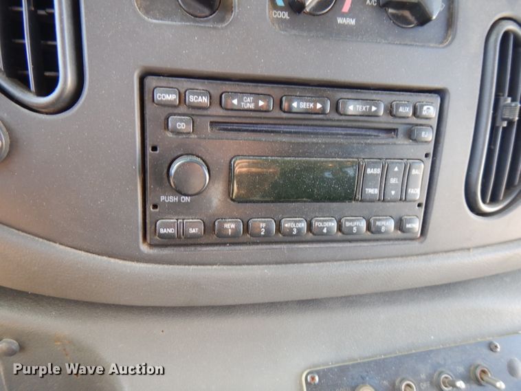 image for item FR9131 2006 Ford E350   shuttle bus