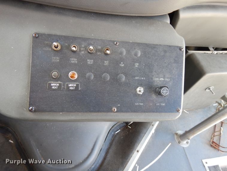 image for item FR9131 2006 Ford E350   shuttle bus