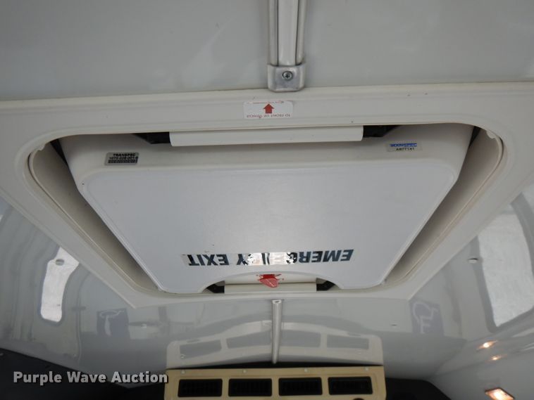 image for item FR9131 2006 Ford E350   shuttle bus