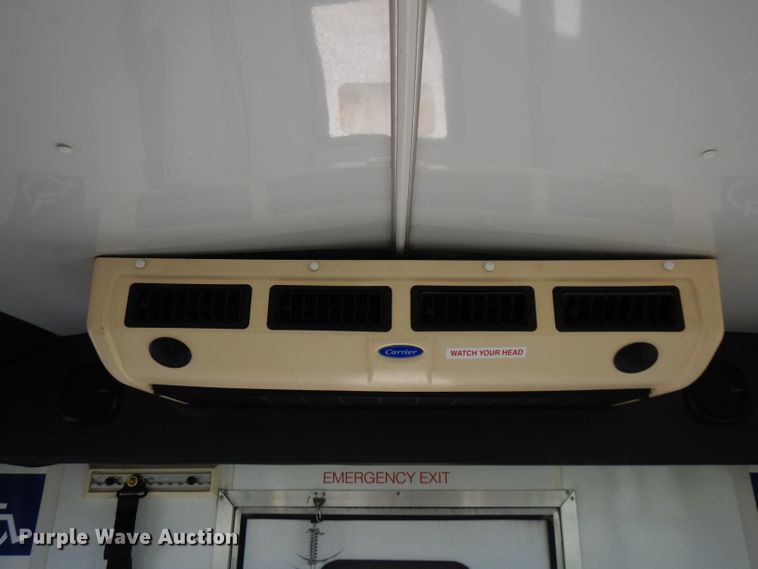 image for item FR9131 2006 Ford E350   shuttle bus