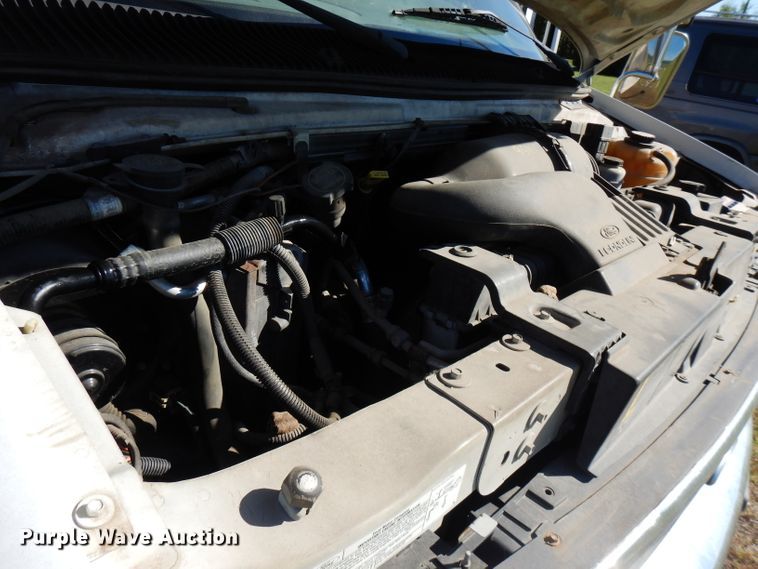 image for item FR9131 2006 Ford E350   shuttle bus