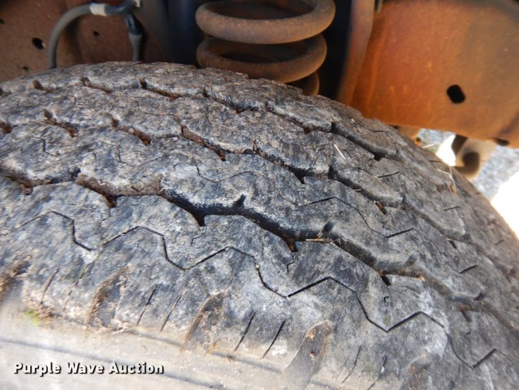 image for item FR9131 2006 Ford E350   shuttle bus