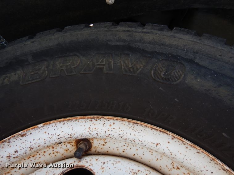 image for item FR9131 2006 Ford E350   shuttle bus