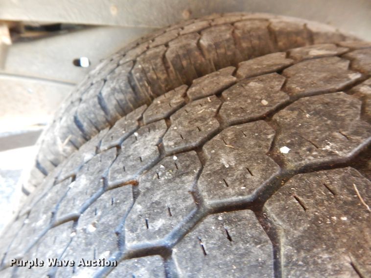 image for item FR9131 2006 Ford E350   shuttle bus