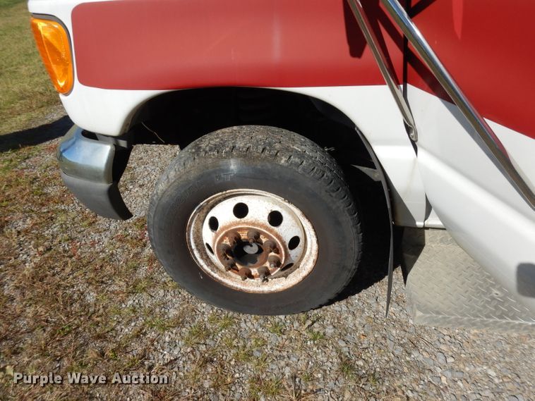 image for item FR9131 2006 Ford E350   shuttle bus