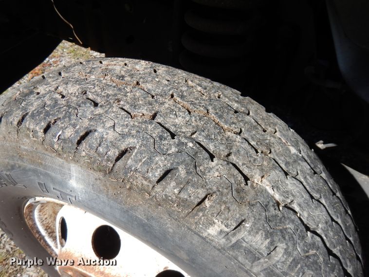 image for item FR9131 2006 Ford E350   shuttle bus