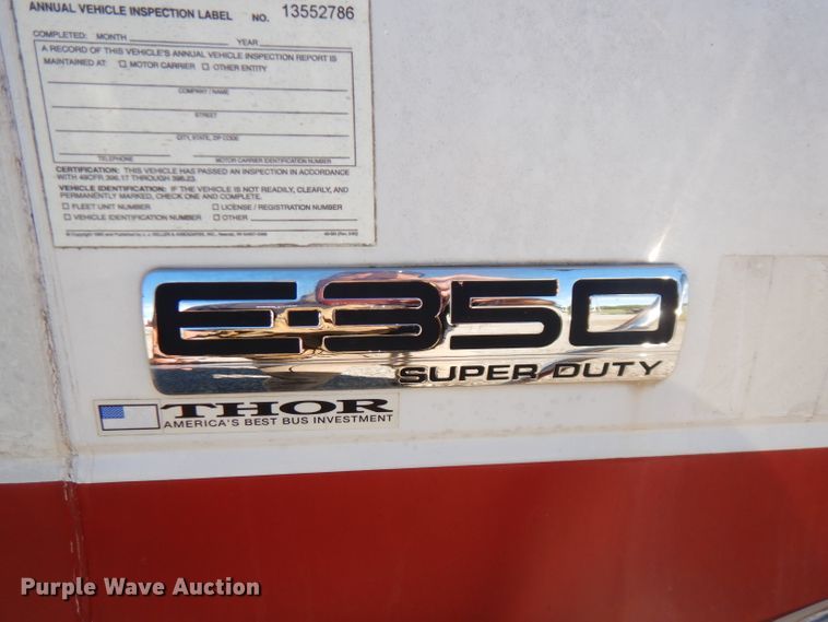 image for item FR9131 2006 Ford E350   shuttle bus