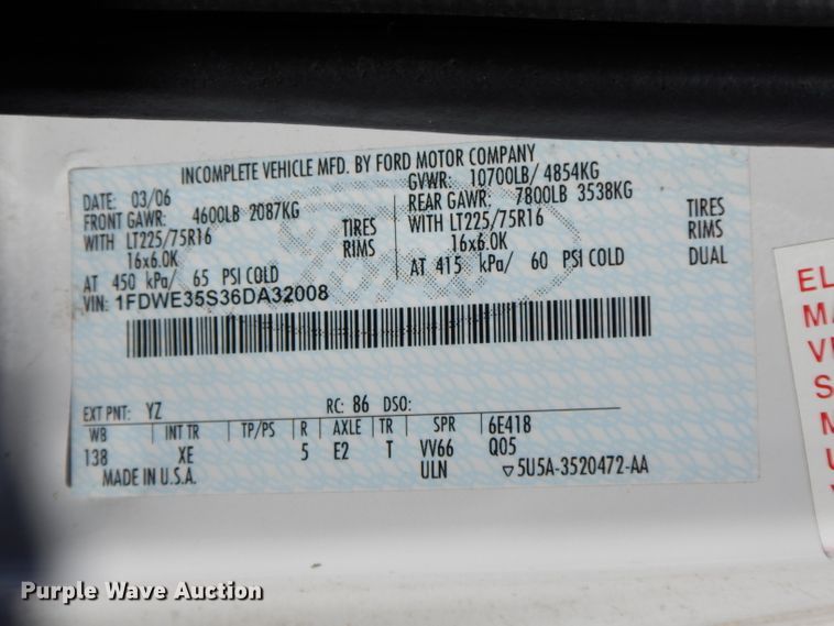 image for item FR9131 2006 Ford E350   shuttle bus