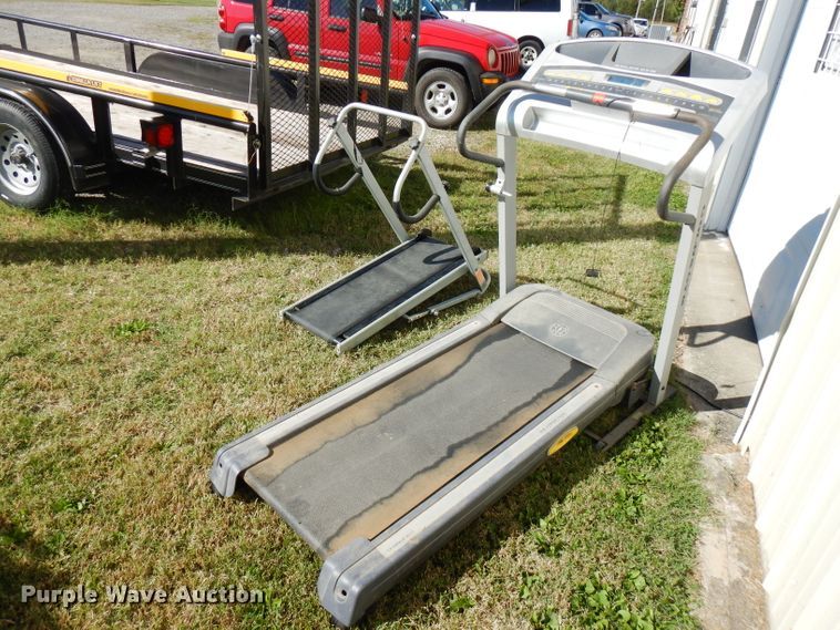 image for item FR9132 (2) Treadmills