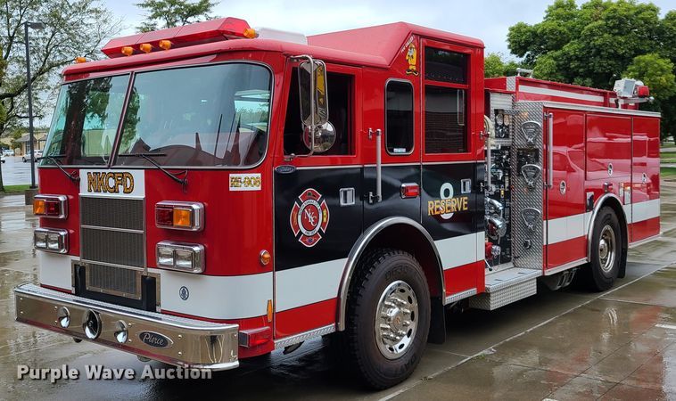 image for item GO9352 1999 Pierce Sabor  pumper fire truck