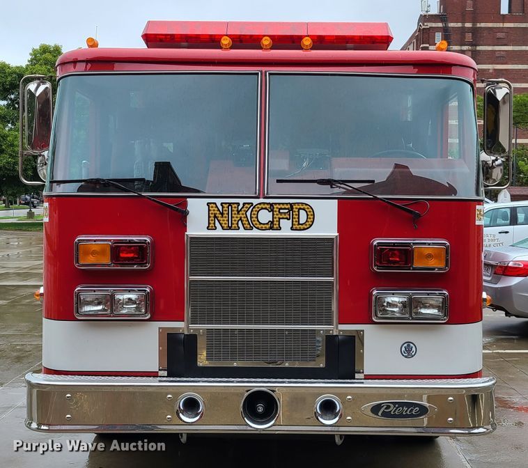 image for item GO9352 1999 Pierce Sabor  pumper fire truck