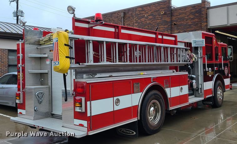 image for item GO9352 1999 Pierce Sabor  pumper fire truck