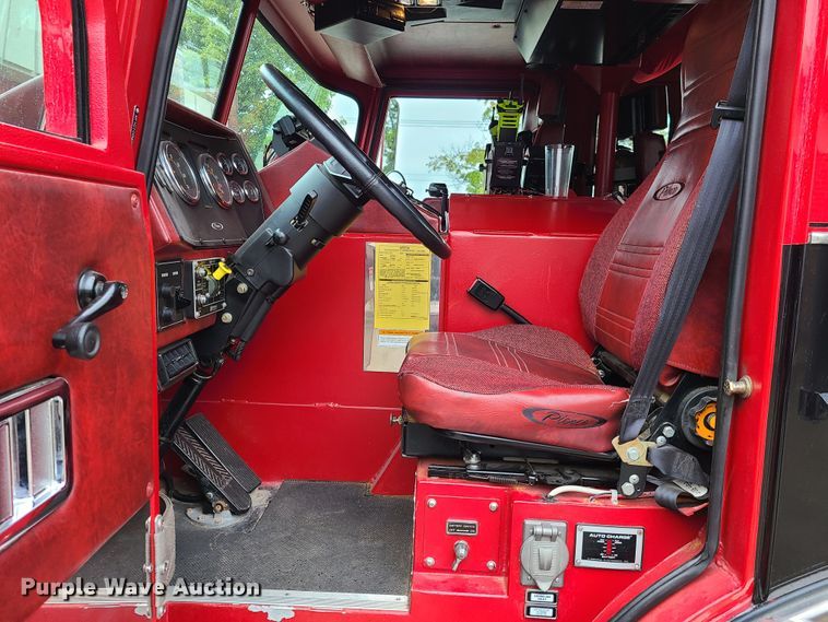 image for item GO9352 1999 Pierce Sabor  pumper fire truck