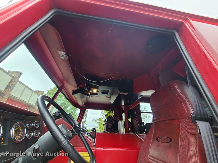 image for item GO9352 1999 Pierce Sabor  pumper fire truck