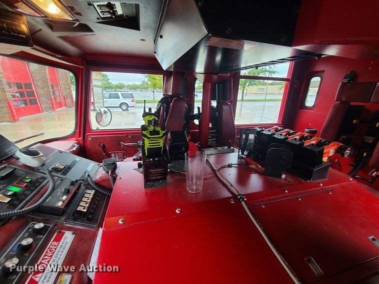 image for item GO9352 1999 Pierce Sabor  pumper fire truck