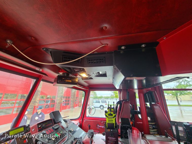 image for item GO9352 1999 Pierce Sabor  pumper fire truck