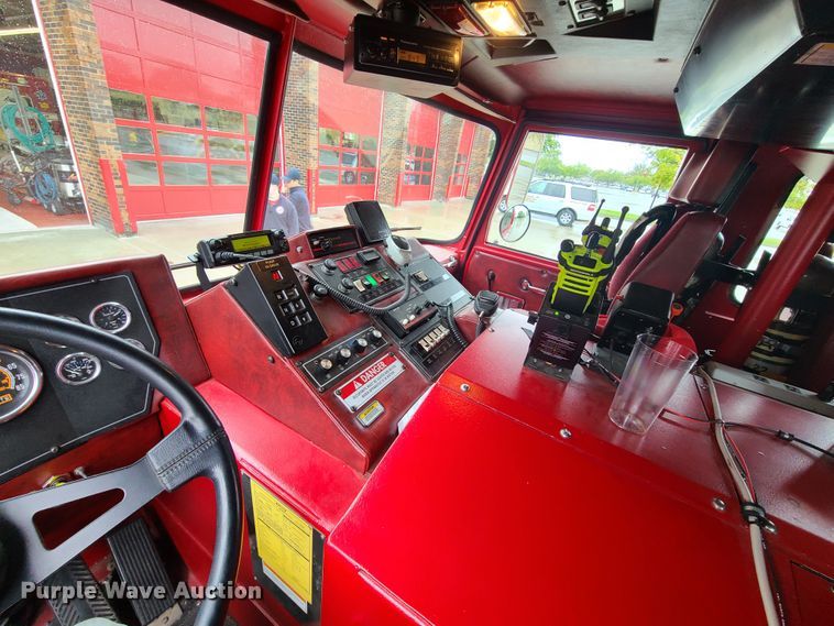 image for item GO9352 1999 Pierce Sabor  pumper fire truck