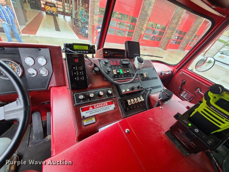 image for item GO9352 1999 Pierce Sabor  pumper fire truck