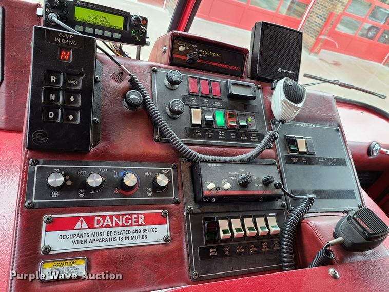 image for item GO9352 1999 Pierce Sabor  pumper fire truck