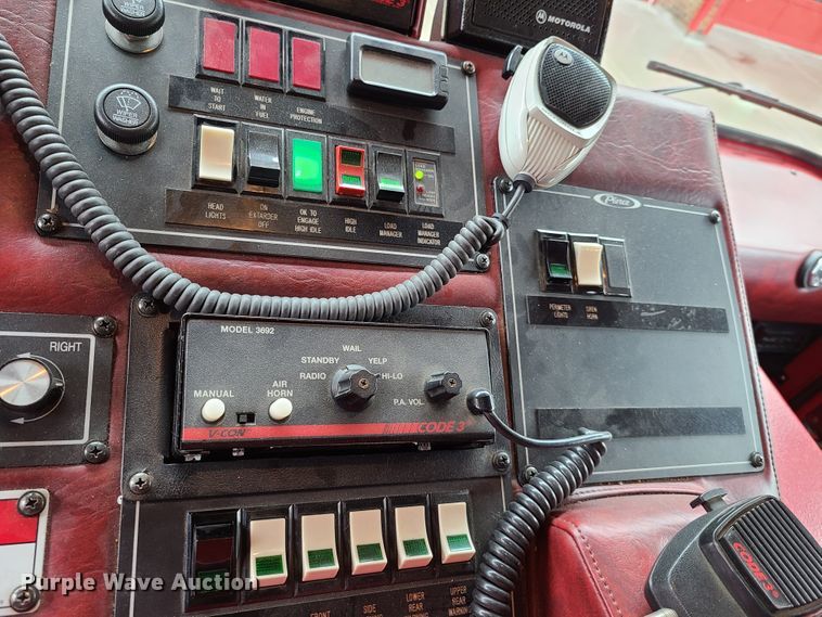 image for item GO9352 1999 Pierce Sabor  pumper fire truck