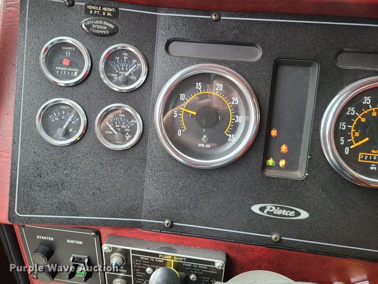 image for item GO9352 1999 Pierce Sabor  pumper fire truck