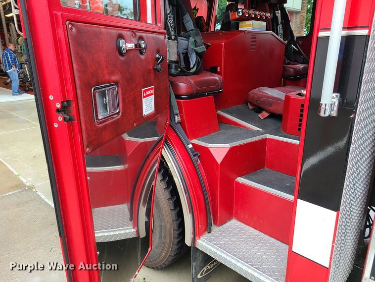 image for item GO9352 1999 Pierce Sabor  pumper fire truck