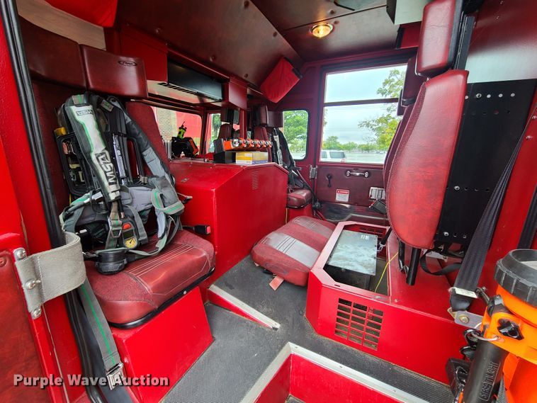 image for item GO9352 1999 Pierce Sabor  pumper fire truck