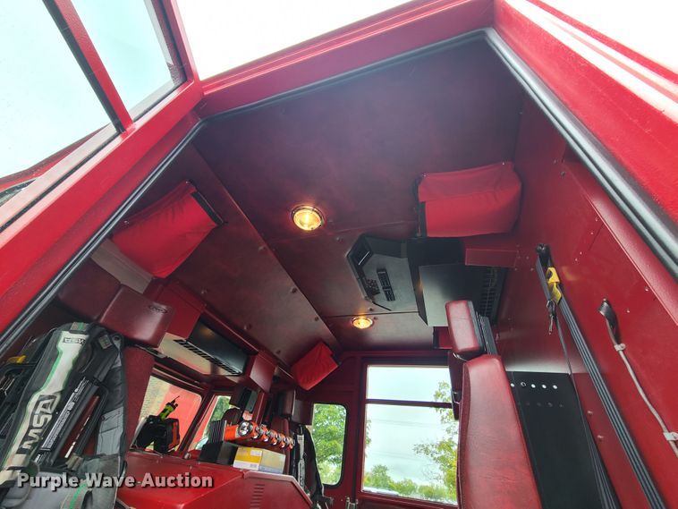 image for item GO9352 1999 Pierce Sabor  pumper fire truck