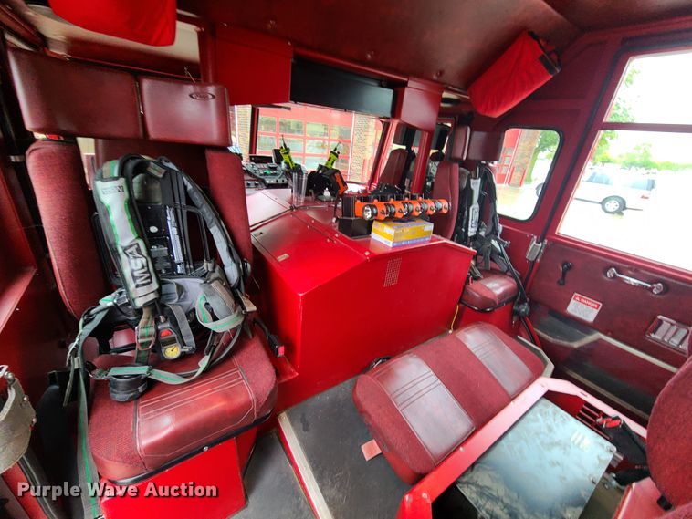 image for item GO9352 1999 Pierce Sabor  pumper fire truck