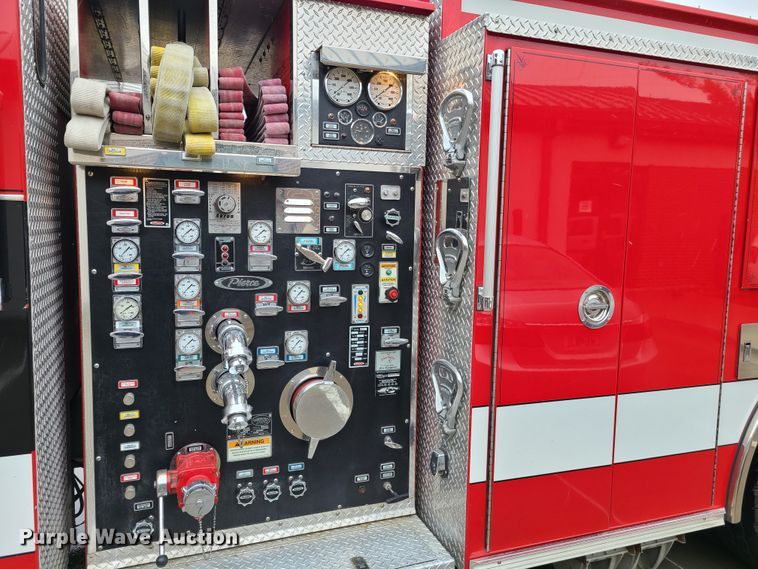 image for item GO9352 1999 Pierce Sabor  pumper fire truck