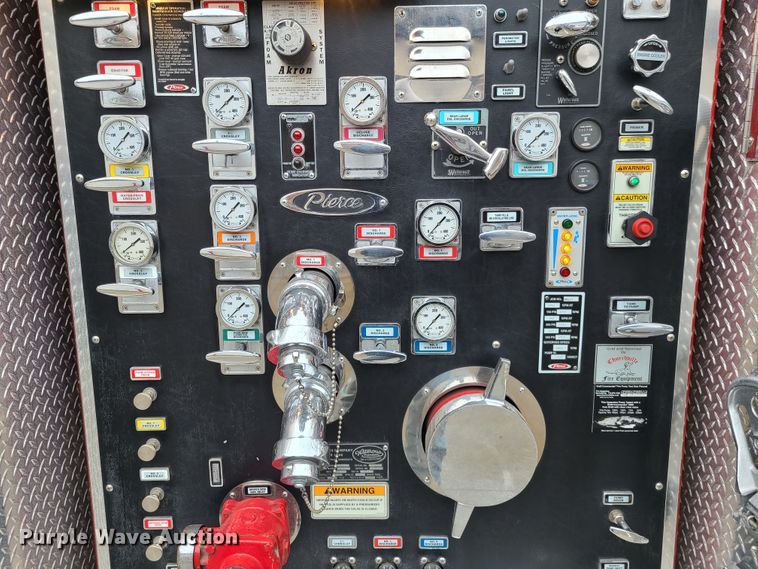 image for item GO9352 1999 Pierce Sabor  pumper fire truck