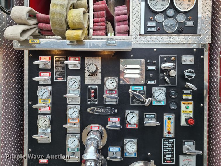 image for item GO9352 1999 Pierce Sabor  pumper fire truck