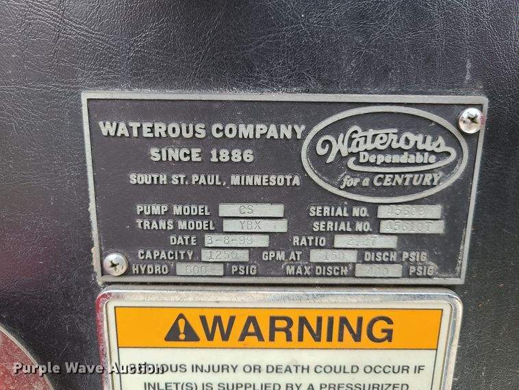 image for item GO9352 1999 Pierce Sabor  pumper fire truck